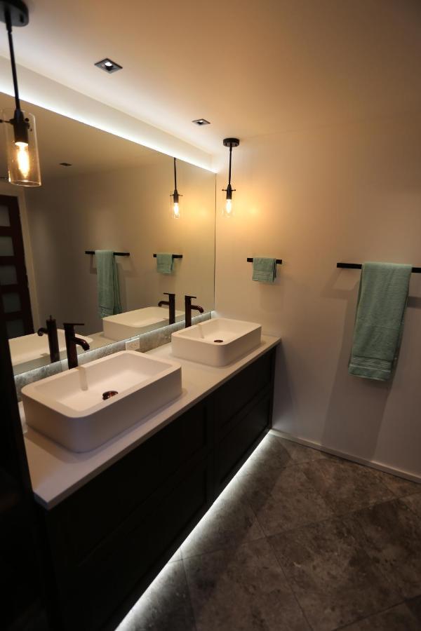 Bed and Breakfast 好丘。Hacho House Yellowknife Exterior foto