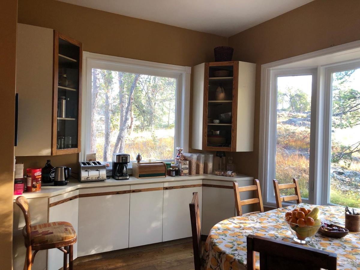 Bed and Breakfast 好丘。Hacho House Yellowknife Exterior foto